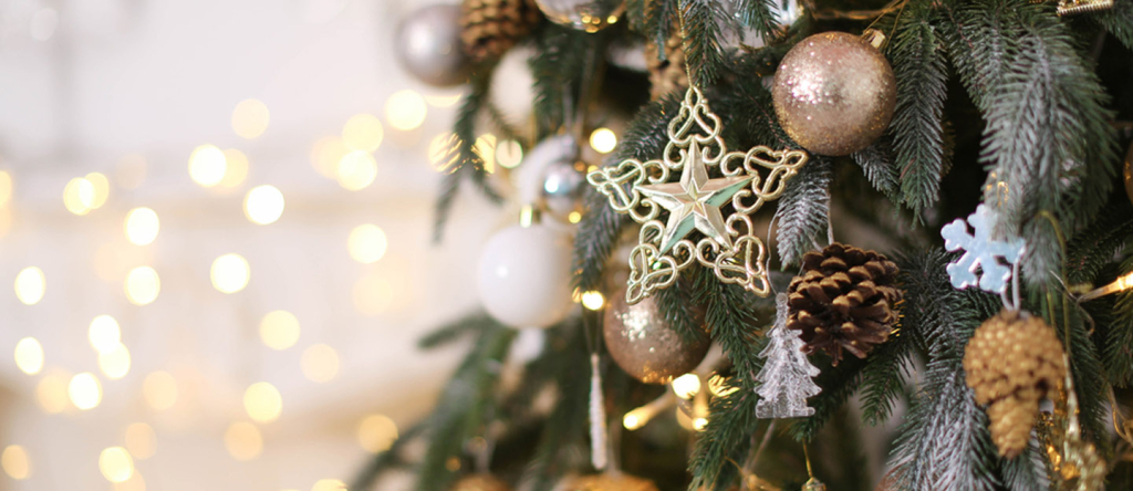 новогодняя ёлка Christmas-Decorations-in-Dubai-Cover-17-12.jpg
